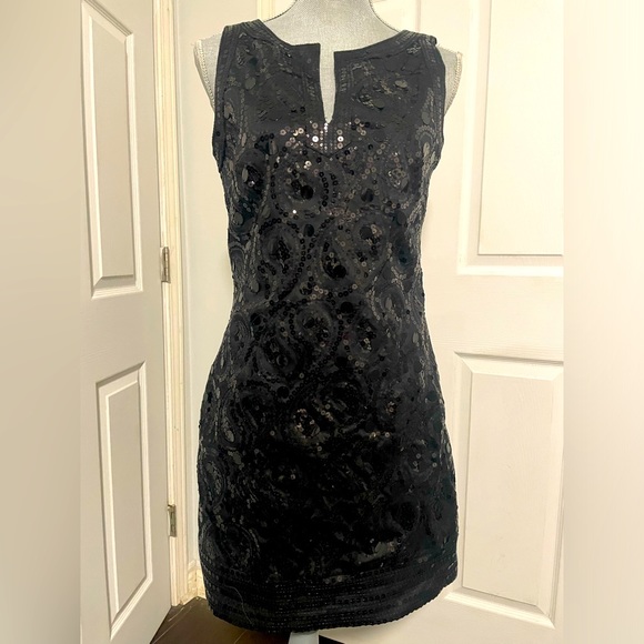 Le chateau sequined dress size S NWT - Picture 1 of 3